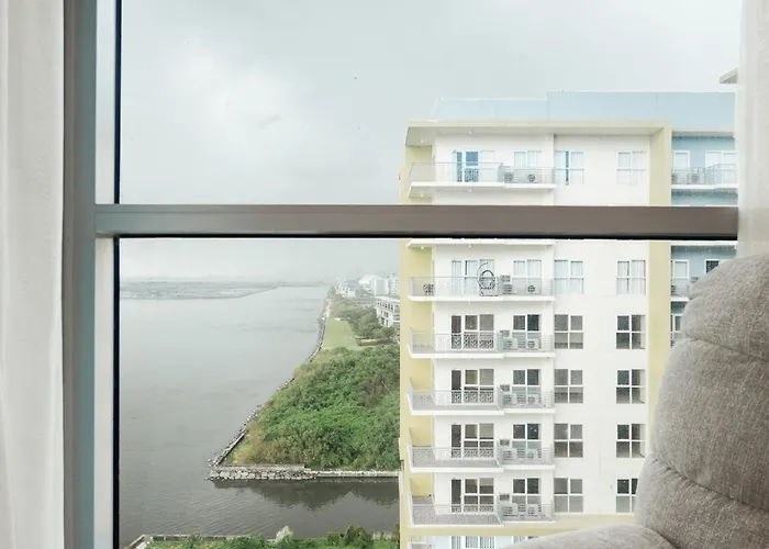 Elegant 3 Bedroom Unit With Ocean View Near Okada Apartamento Manila